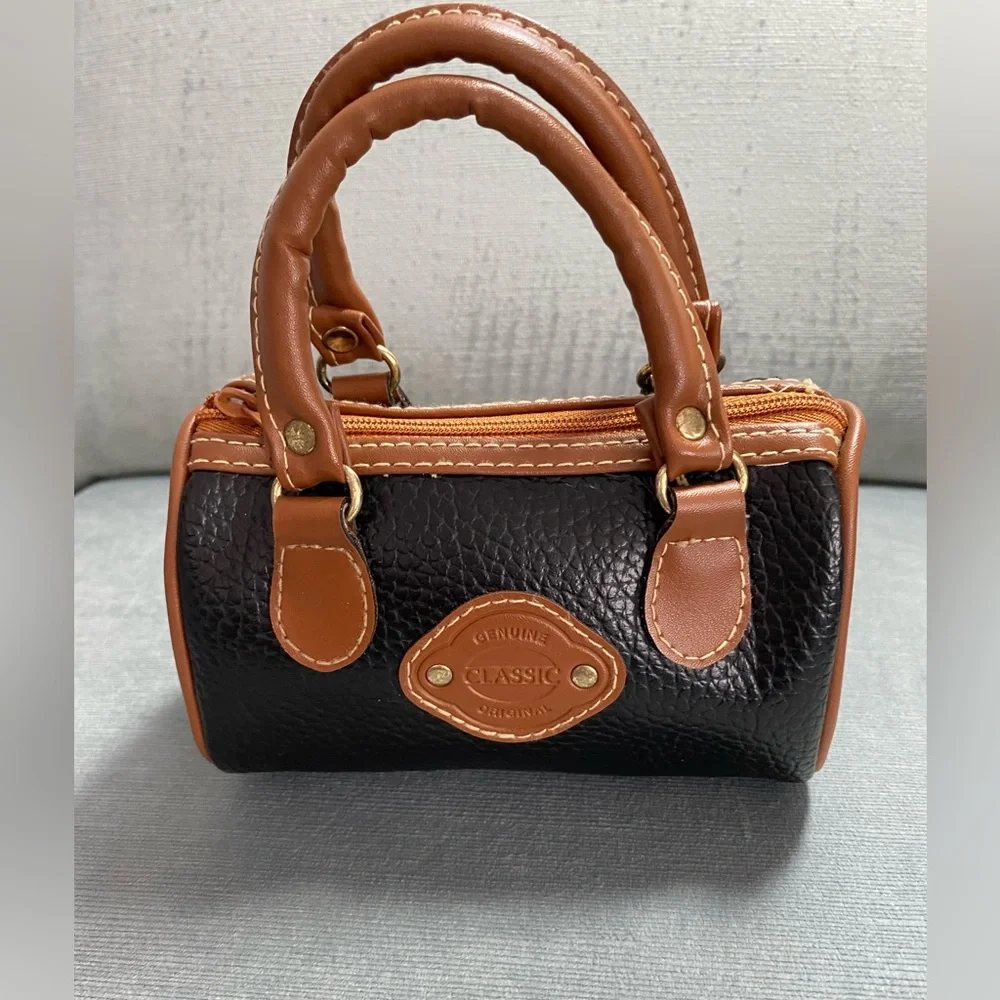 NWOT Dover Kidz mini barrel bag satchel . Pebble vegan leather. 6”Wx6”Tx3”D,